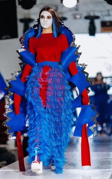 «FASHION MEETS FASION».